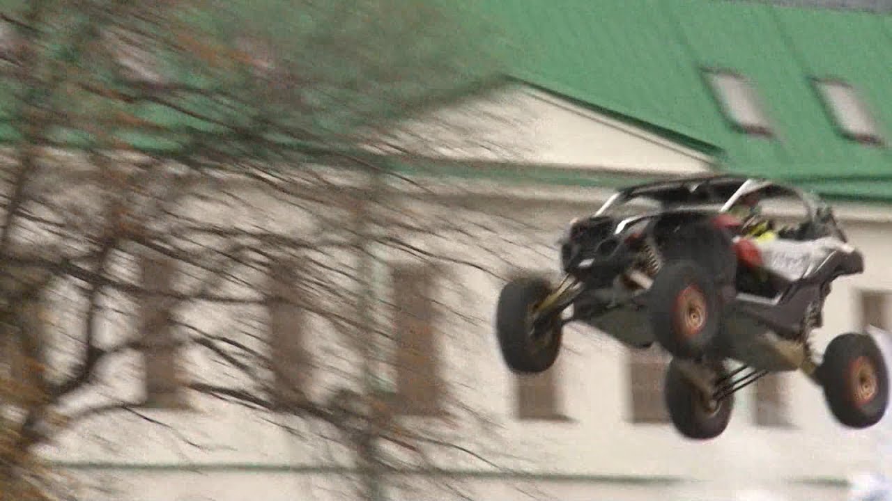 Прыгнул на машину