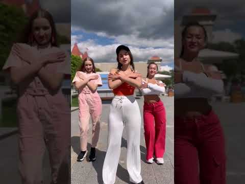 Кто понравился больше?))) #Тренд #девушки #подруги #Танец #trend #shorts #style #dance #girls