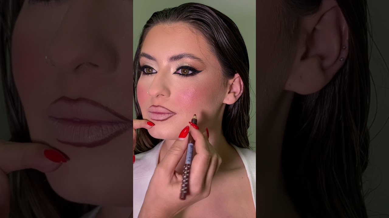 Dica da Ju; Lápis burgundy da Ruby kiss para contornar os lábios!