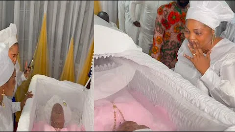 See What Happened When Yoruba Actress Remi Surutu Saw Her Mom Inside Casket At Her Burial