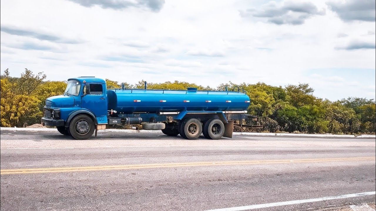 Colocando água no povoado São Domingos 🙌🏽🚚💧