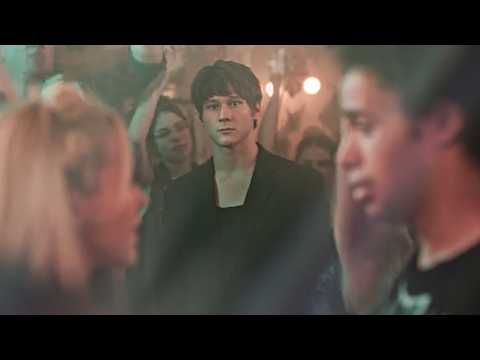 essa música é basicamente todos os triângulos amorosos da TV
