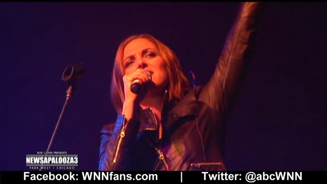 Paula Faris Sings On Stage: Newsapalooza 2012