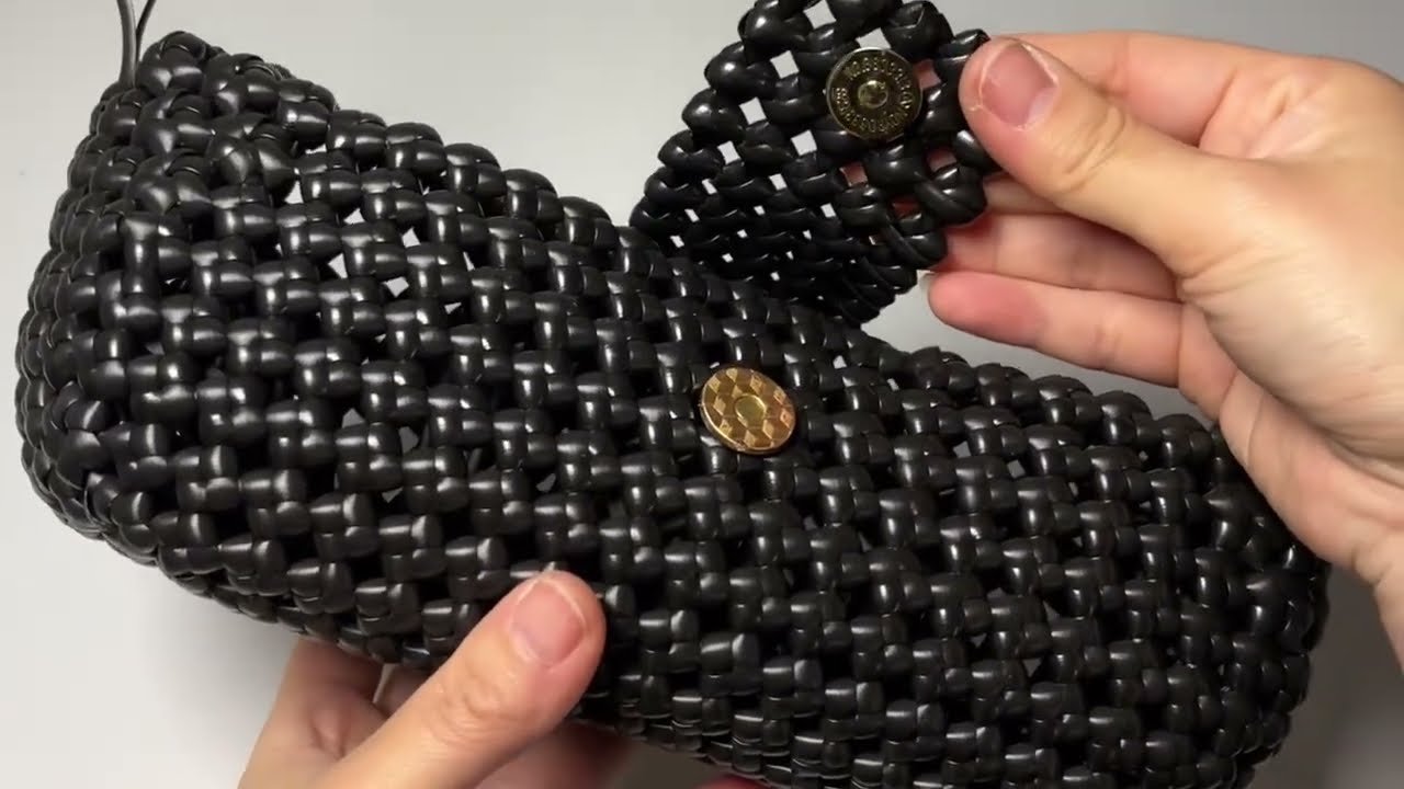 🌿👜 How to Install a Magnetic Snap on a Handwoven Plastic Wire Bag 