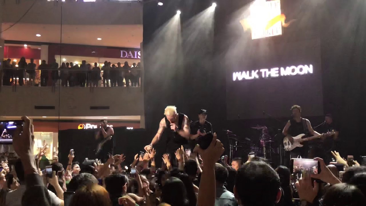Walk The Moon - Anna Sun 08.14.18 MNL - YouTube