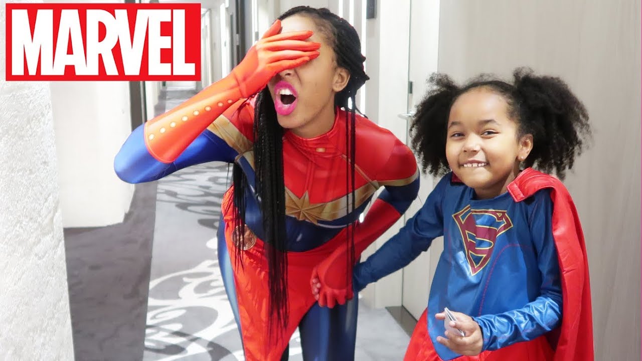 Captain Marvel Vs Supergirl Happy Birthday Surprise Anniversaire Super Heros Mere Et Fille Youtube