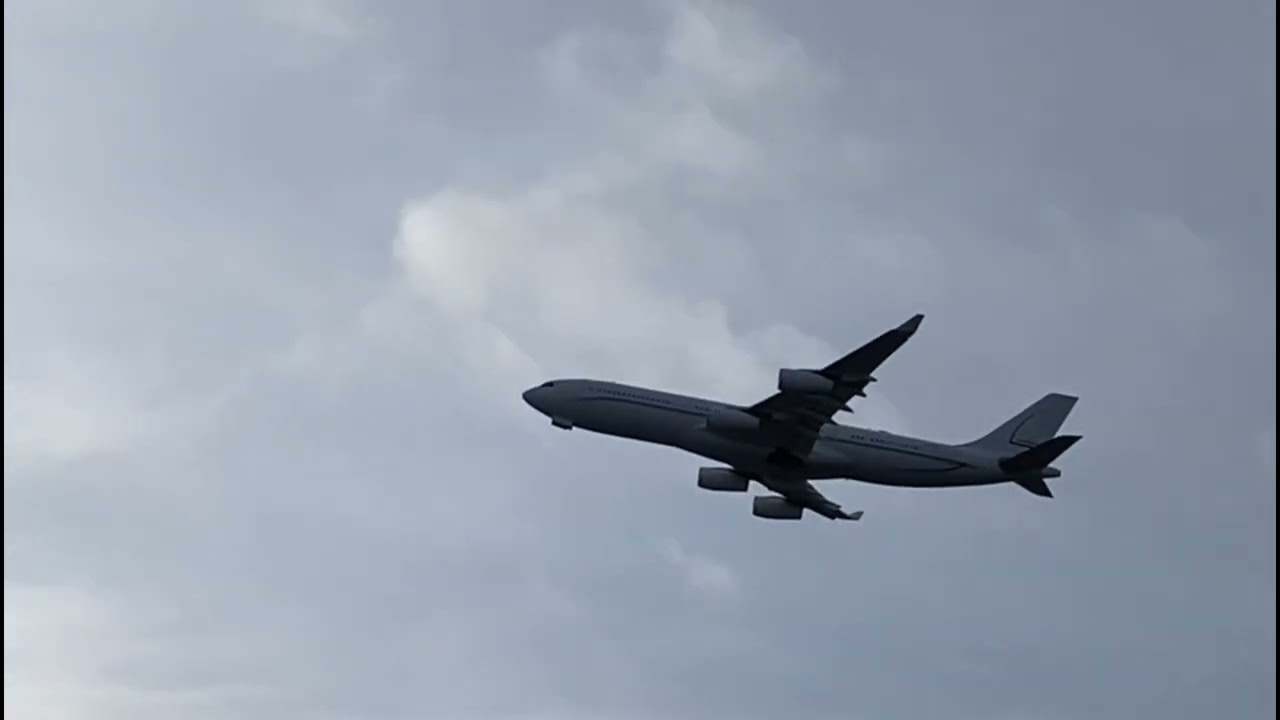Saudia-Arabien Government A340-200 and Emeraltas A380 Takoff from Zurich Airport.