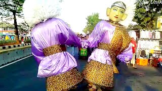 Ondel Ondel Sernada Betawi, Ondel2 Ungu banget! Joget di Layur
