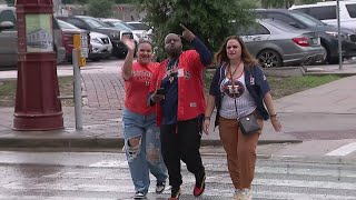 Houstonians attend Astros game to take minds off storm damage