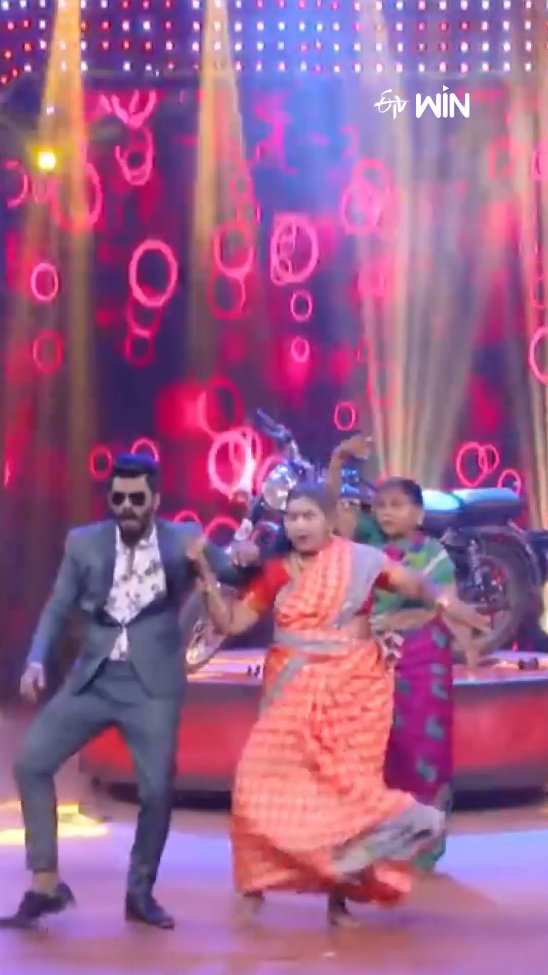 #shorts - బామ్మలతో కలిసి సుధీర్ చేసిన డాన్స్ వేరే లెవెల్..! #Sridevidramacompany #sudheer