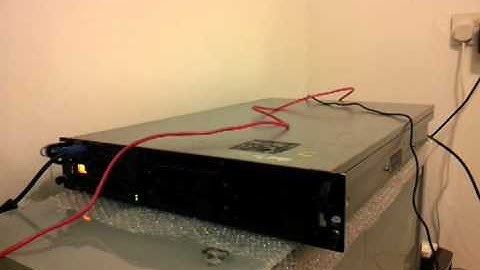 Dell PowerEdge 2850 booting up