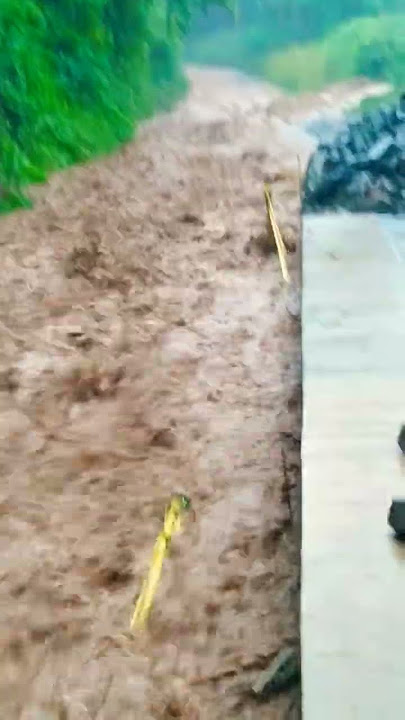 THIS IS HOW THE RAINS ARE IN EL SALVADOR XD/SHORTS