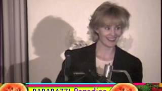 JESSICA LANGE accepts film-critic award and splits -- 1995