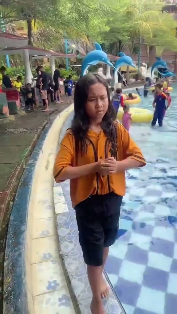 Vidio kocak dan gokil @nyaikembang1nyaikembang1 /penunggu dasar kali?