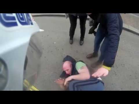 guy-tries-to-steal-keys-and-gets-knocked-out