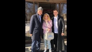 Алла Пугачева и Максим Галкин пришли в Звенигороде на выборы президента России