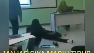 Malu Banget! Mahasiswa Masih Tidur Saat Dosen Datang | Video Kocak Viral Indo