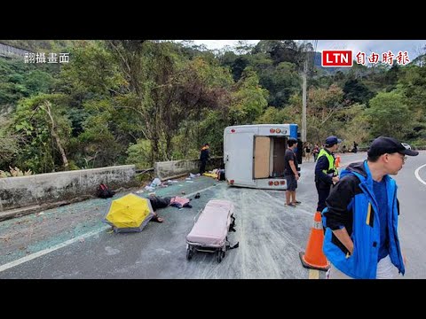 突然「踩不到煞車」！駕駛急靠護欄減速 奧萬大中巴仍發生憾事 (翻攝畫面)