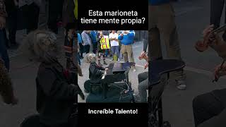 Increíble Violinista Callejero Con Marioneta De Pianista