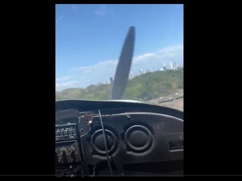 Видео: В Панаме пассажир самолета снял на видео его падение