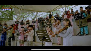 Video thumbnail of "SUASANA RIANG DIHARI RAYA"