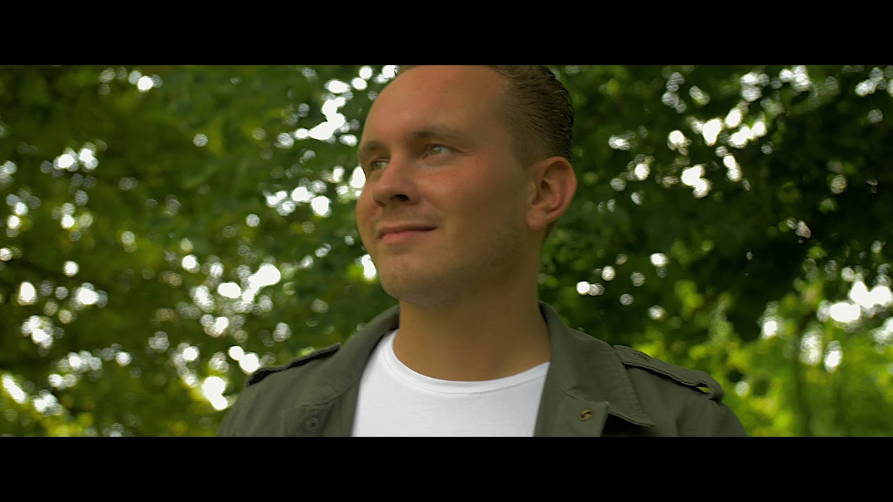 Donny van der Roest - En Dan Komt Ze Binnen (officiële videoclip)