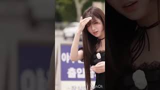 Lee Jueun Walking Alone And Sign Autograph To Funs