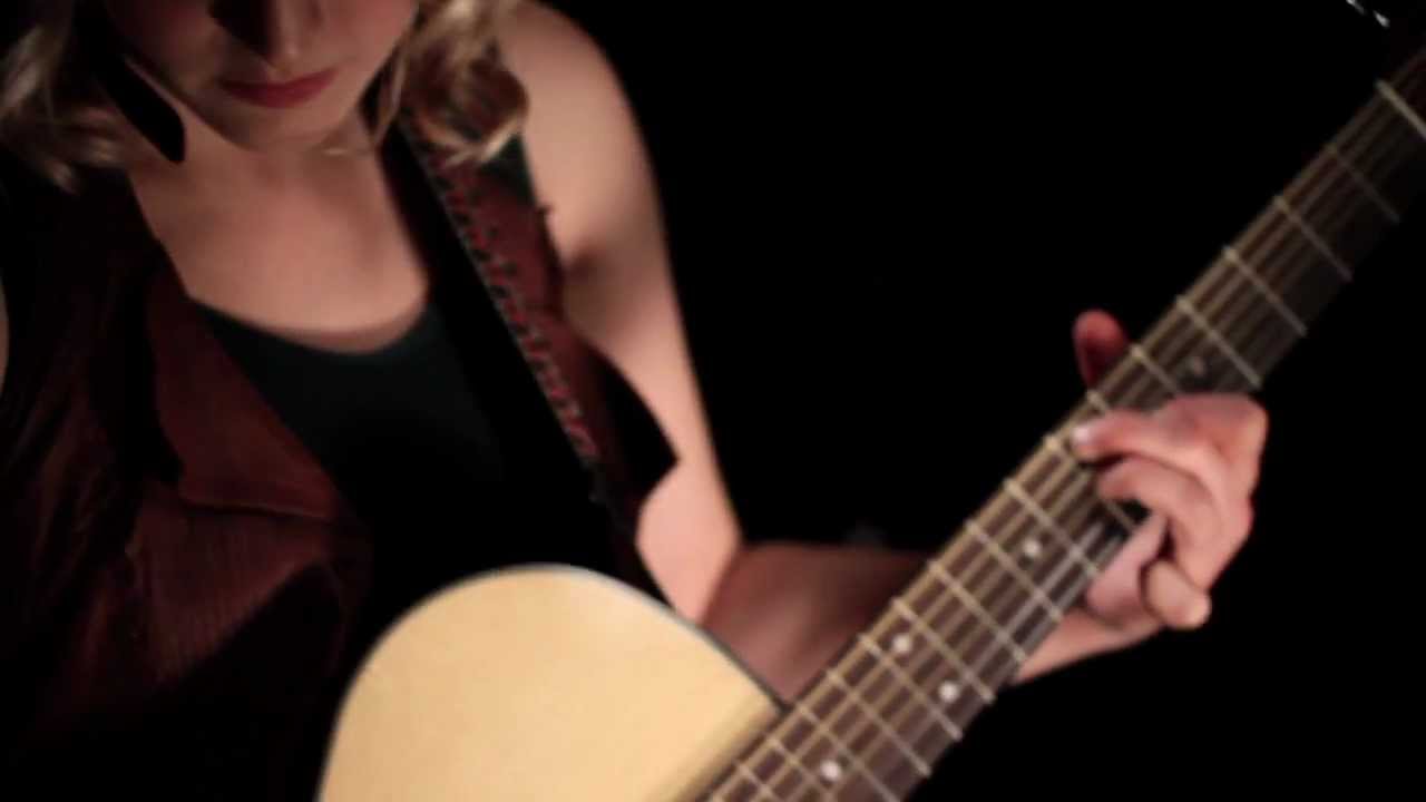 Hidden Dark | Gaetana Brown (of Little War Twins) live from RedHotBox Studios #01.01