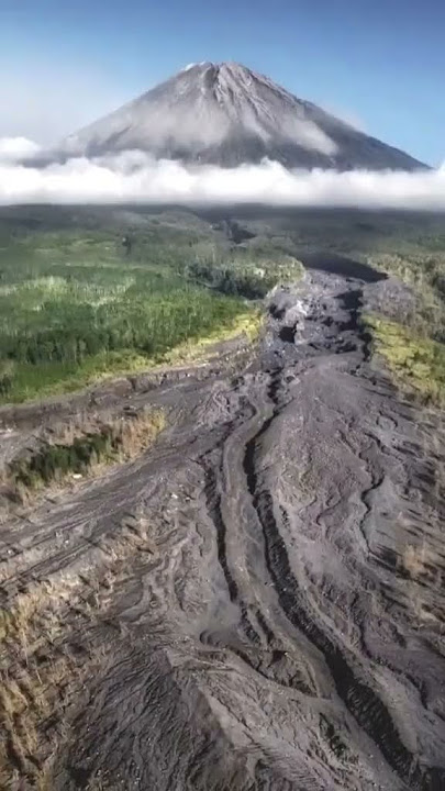 mungkin gara-gara lagu ini gunung Semeru ngamuk 😔||#prayforsemeru #gunung #semeru #lumajang