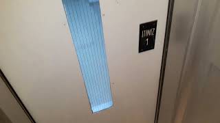 Old Silver Mod 2010S İdeali̇ft Traction Elevator In Business Center, Kadıköy, Istanbul, Turkey