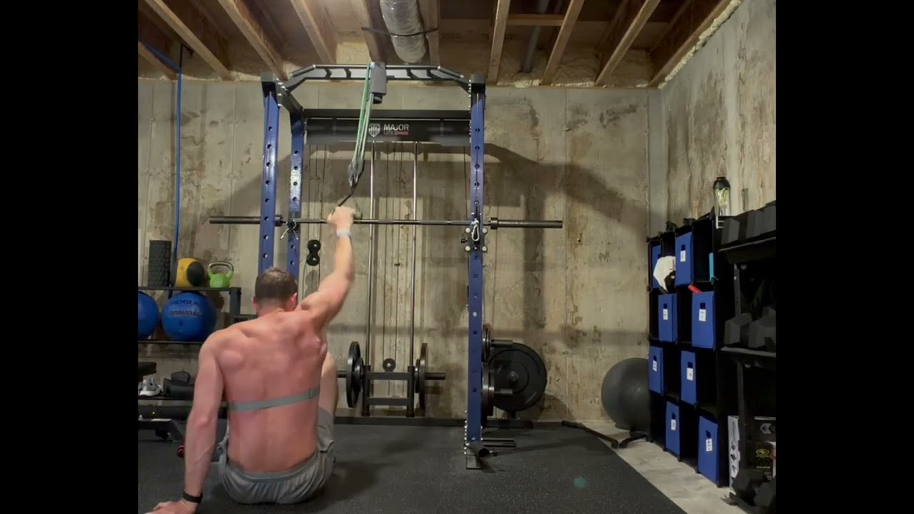 Short Seated 1-Arm High to Low Band Row