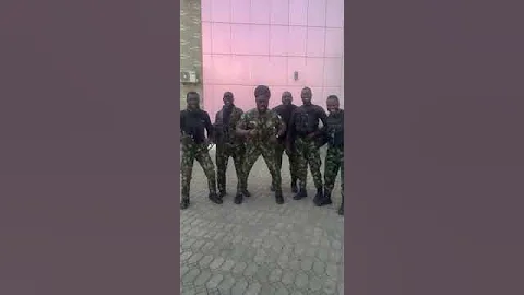 Daddy Showkey Spotted Vibing with Nigerian Army Soldiers 😍🇳🇬