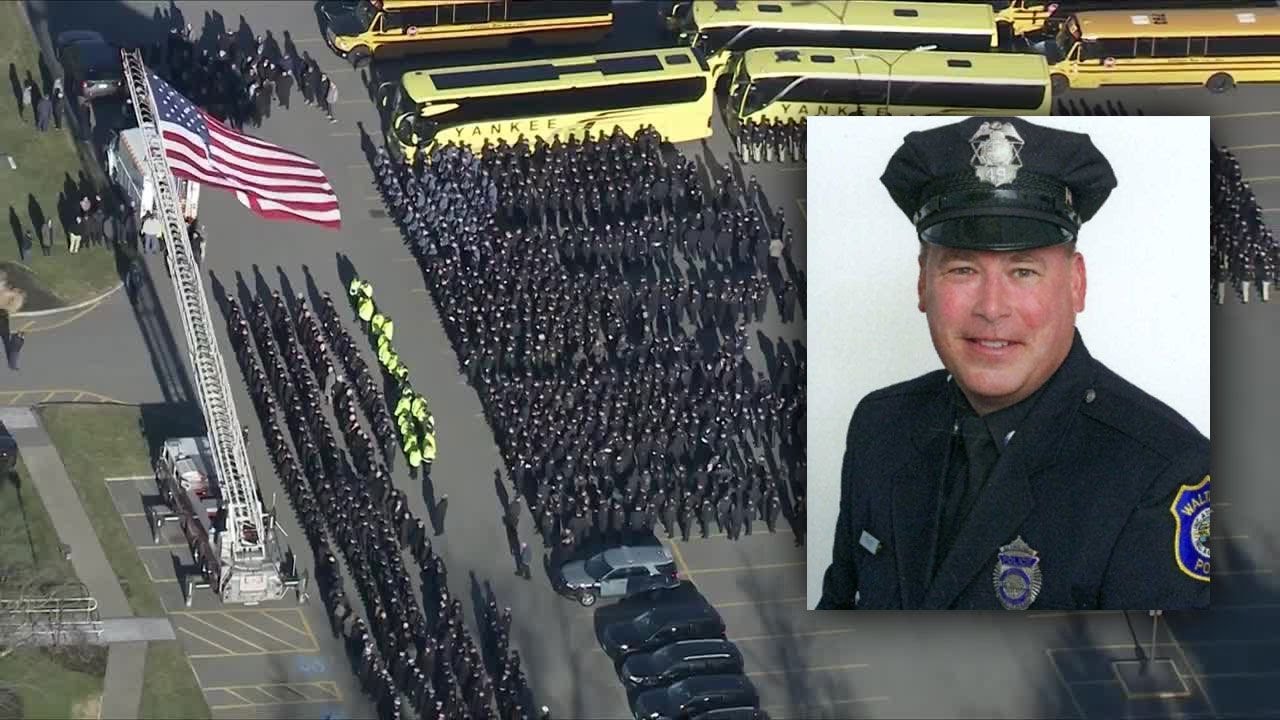 Hundreds attend wake for Officer Paul Tracey - YouTube