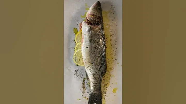 EASIEST BAKED WHOLE FISH RECIPE EVER! EUROPEAN SEA BASS — BRANZINO - DayDayNews