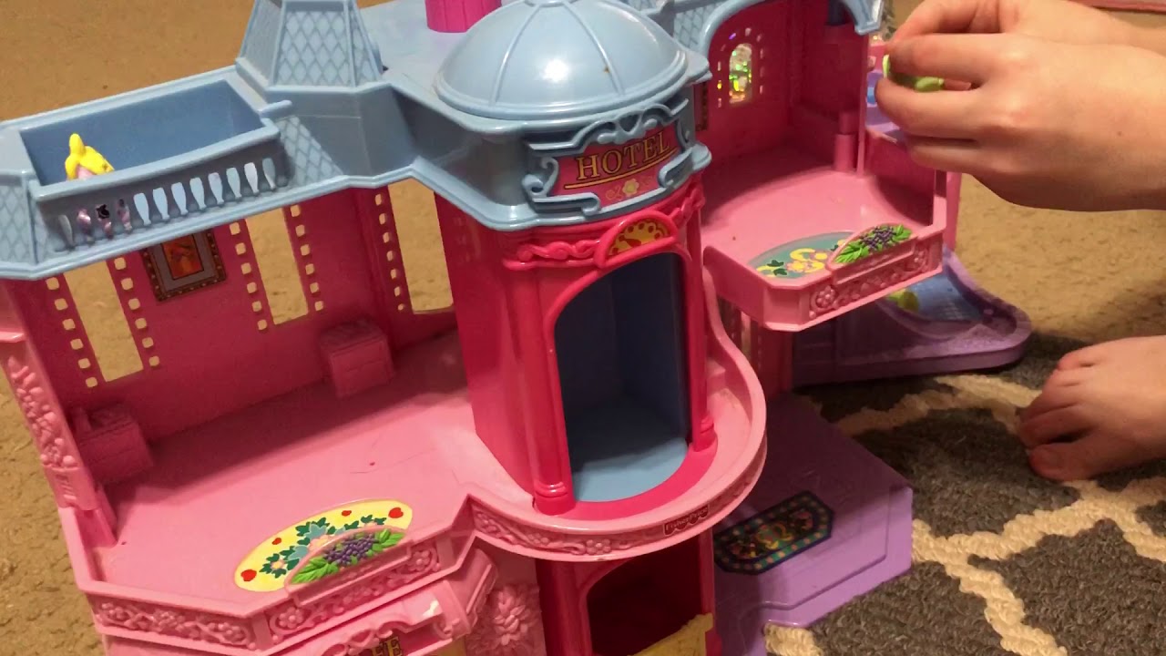 Shopkins wobbles and pineapple crush visiting hotel find out what happens