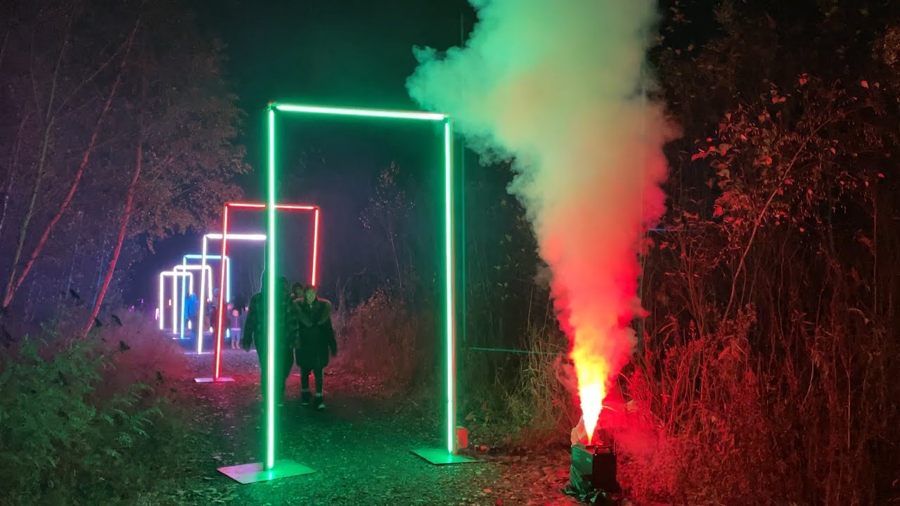 Parcours lumineux pour l'Halloween à YouTube
