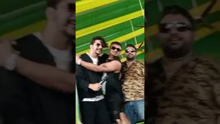 Gulzar Channiwala or YO YO Honey Singh Sikar Live Show 2 brother hug ?