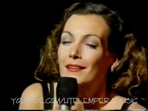 UTE LEMPER ~ "La Vie En Rose" & "Non, Je Ne Regrette Rien" (1992 live)