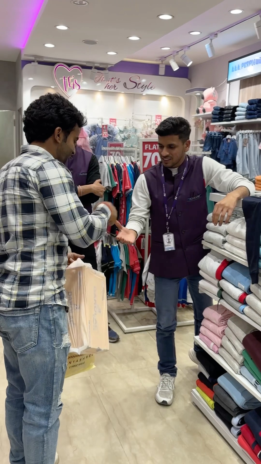 Brother's compulsion made me cry from inside?? #humanity #respect #helping #trending #viralvideo