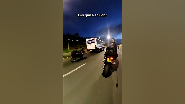 Pensé también en colgarme del bus 😂🚀 #motos #motosdeportivas #motocicletas #moteroscolombia