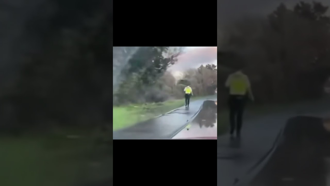 Police getting splashed 🙈🤣 