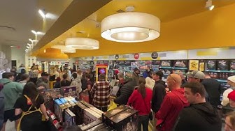 Thumbnail for Holiday shopping blitz set to break records