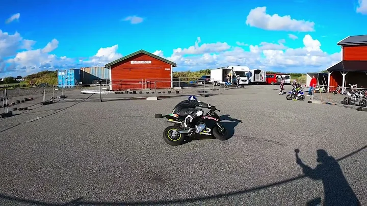 Old man Elbow sliding. Finally! 1 second counts! Minigp fun