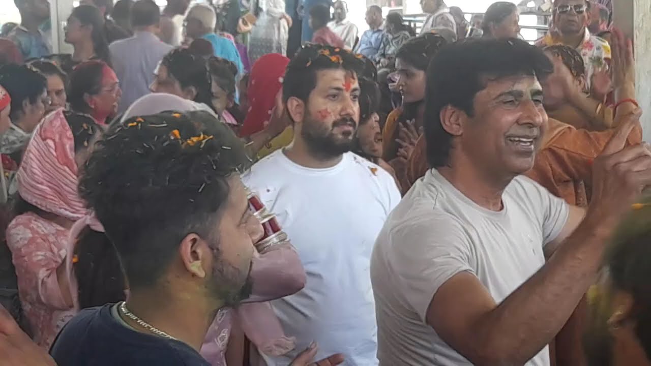 होली का असली मजा तो भजन में ही आता है 