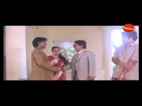 mazha-peyyunnu-maddalam-kottunnu-malayalam-movie-comedy-scene-mohanlal-and-sreenivasan