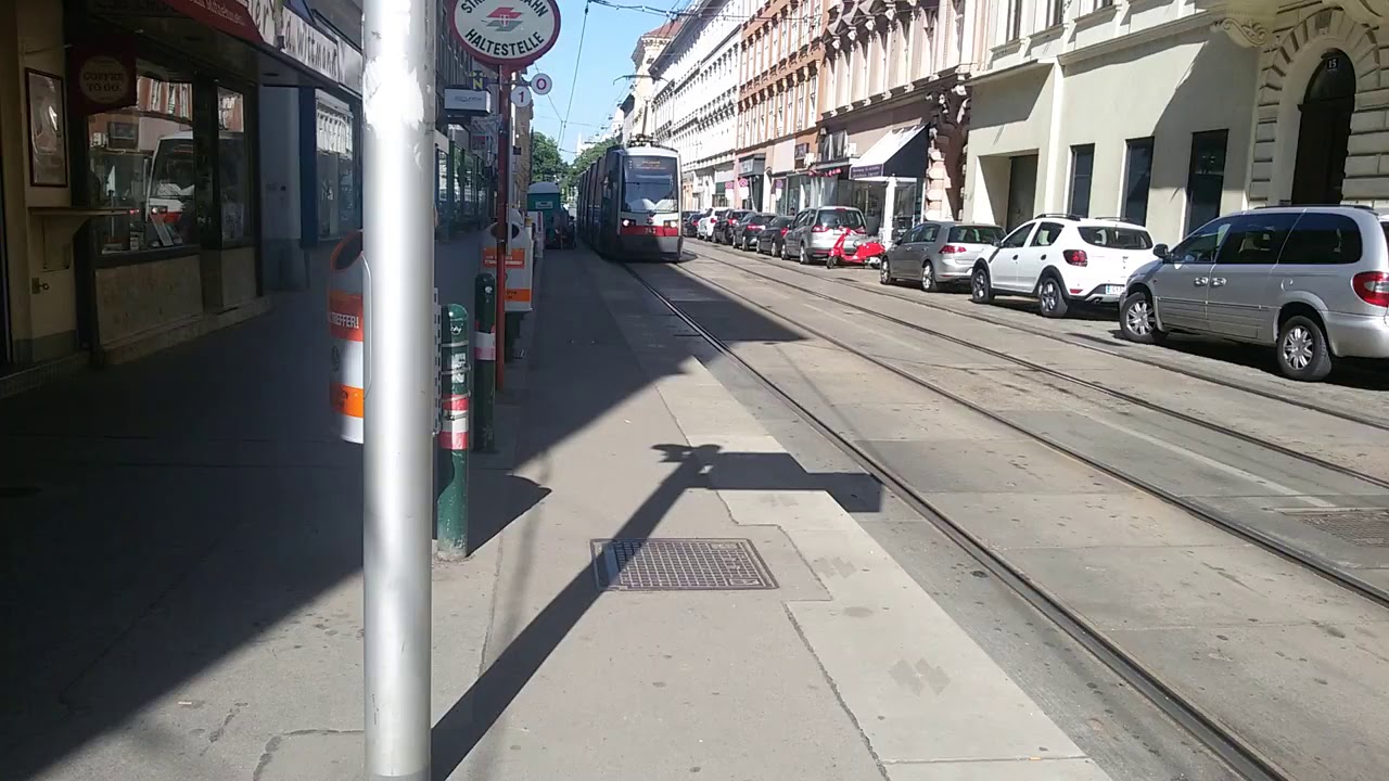 Thai Airways Beklebung: Straßenbahn Linie 1 Radetzkyplatz in Wien