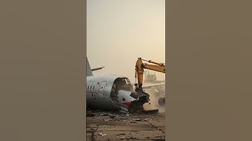 Commercial jet demolished by excavator#airplanecrash #shorts #shortvideo #aeroplane #crash #crash
