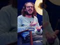 Gianluca Fru dei The Jackal legge tutti i commenti sui social