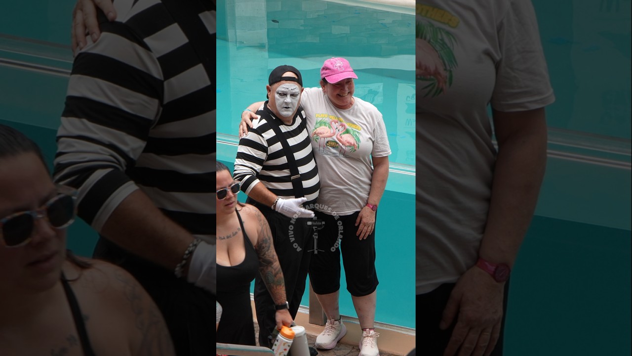 Tom o mímico está sempre atento e de olho em tudo 👀😂🤣 #tomthemime #seaworldmime #seaworldorlando