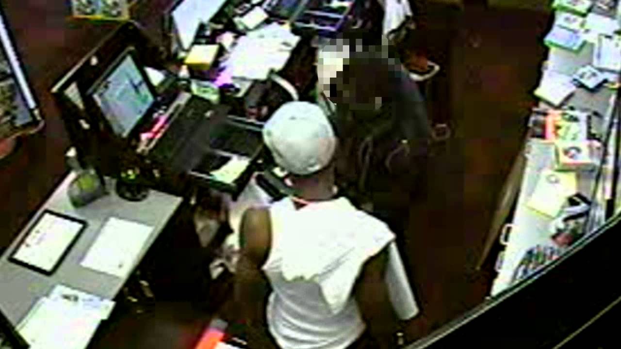Miami Dade cops looking for this armed robber (Video) - YouTube